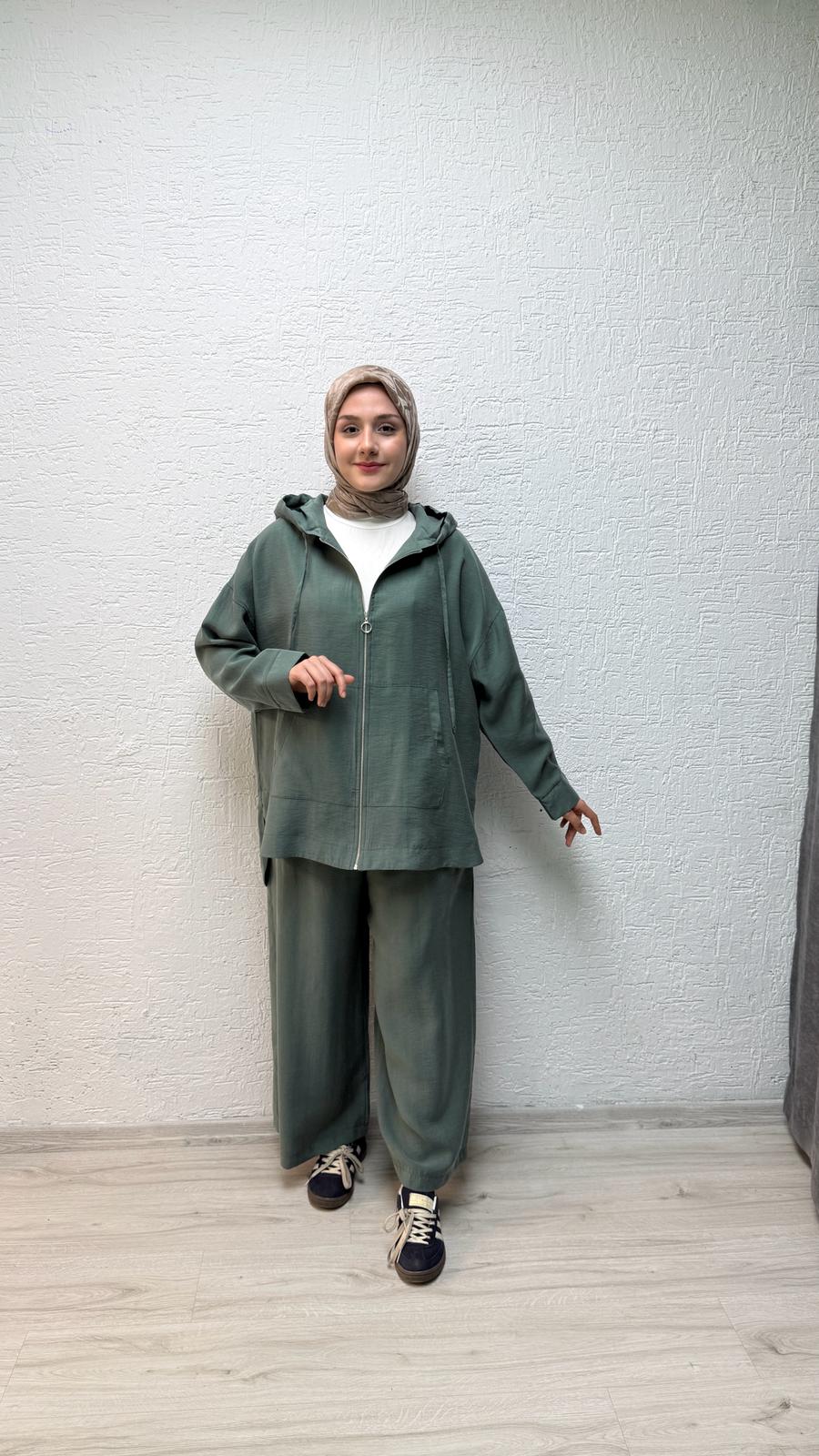 Nur Pantolonlu Takım