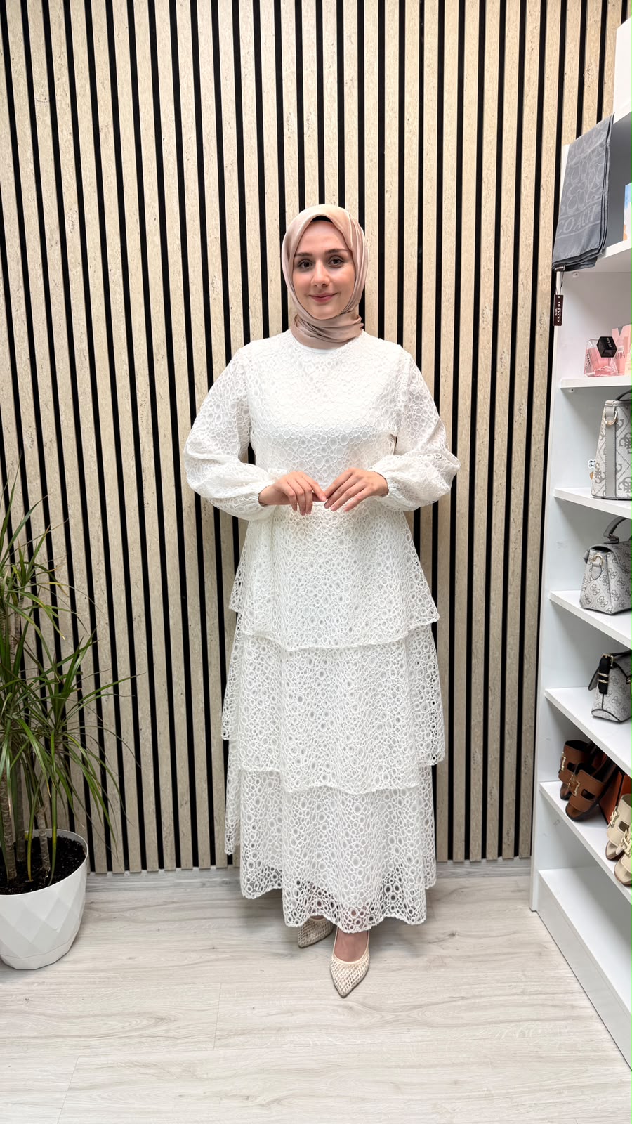 Leyla Dantel Detaylı Elbise