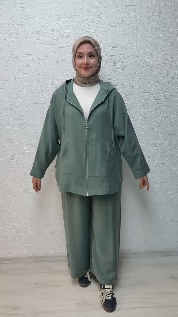 Nur Pantolonlu Takım
